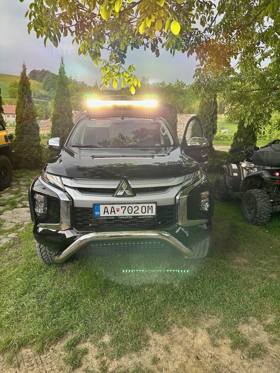 Mitsubishi L200 - noční osvětlení