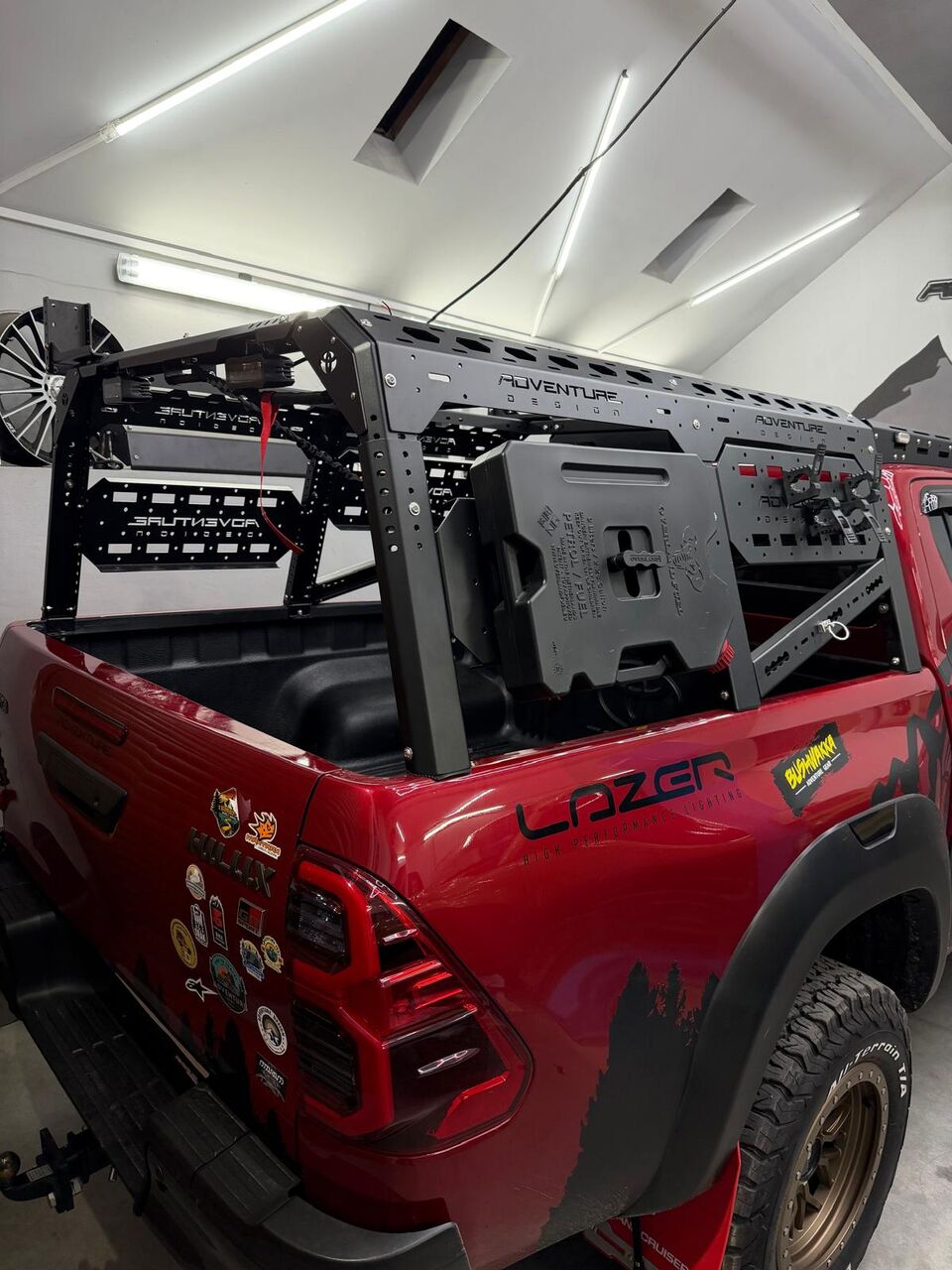 Toyota Hilux - Adventure Design 2026 (19)