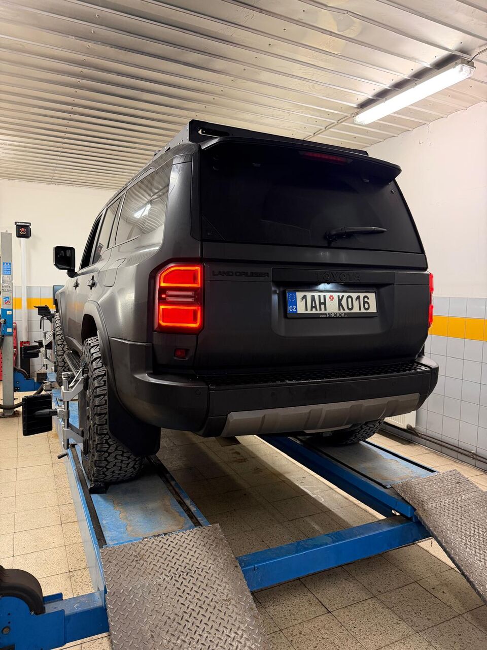 Toyota Land Cruiser 250 - Off-road úprava (3)