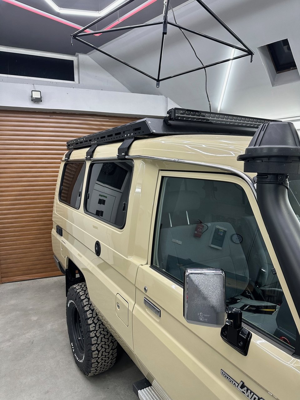 Toyota Land Cruiser - interiér