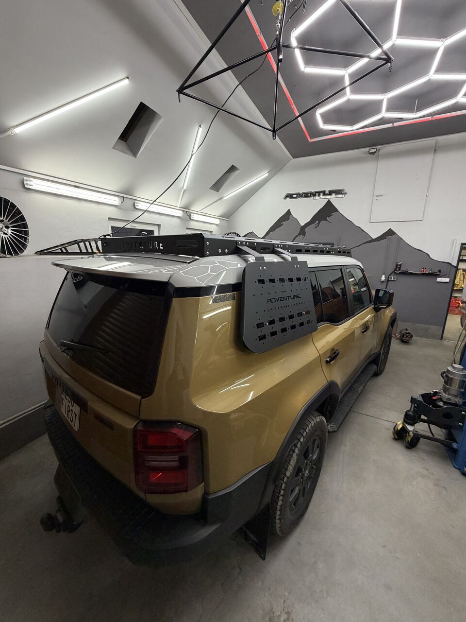 Toyota Land Cruiser - molle panely a střešní nosič (1)