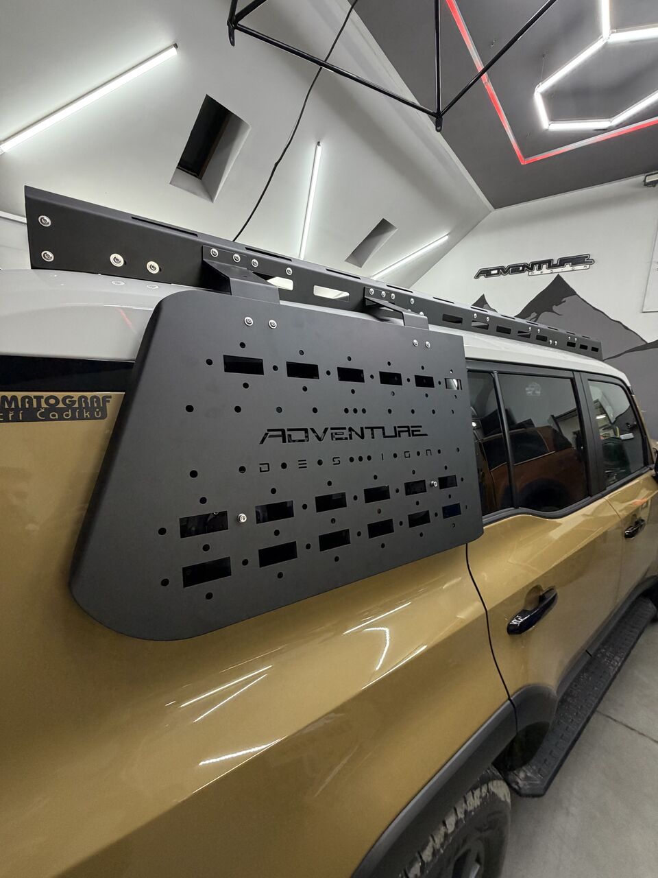 Toyota Land Cruiser - molle panely a střešní nosič (2)