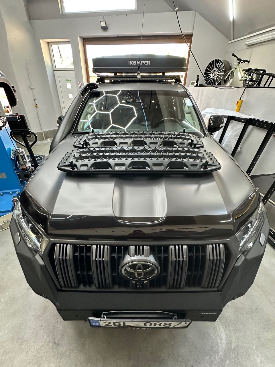 Toyota Land Cruiser - interiér