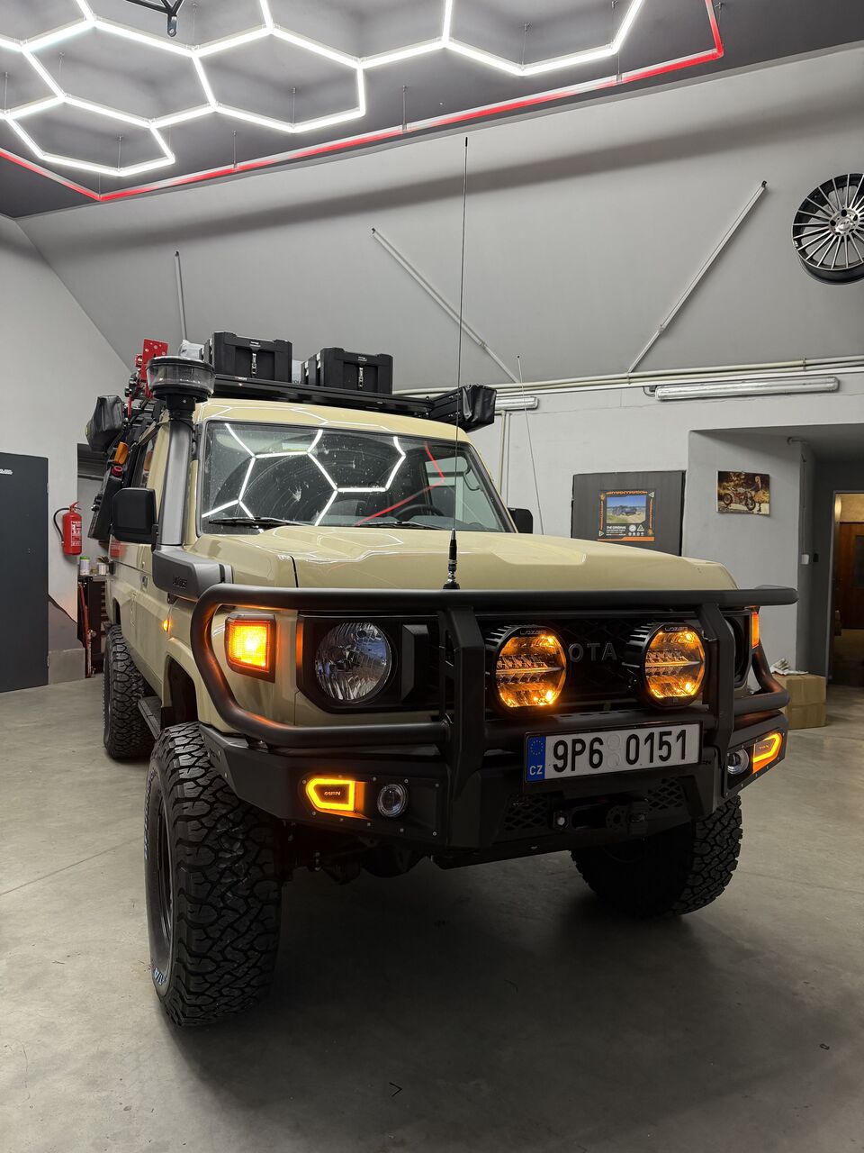 Toyota Land Cruiser 70 - Expediční úprava (3)