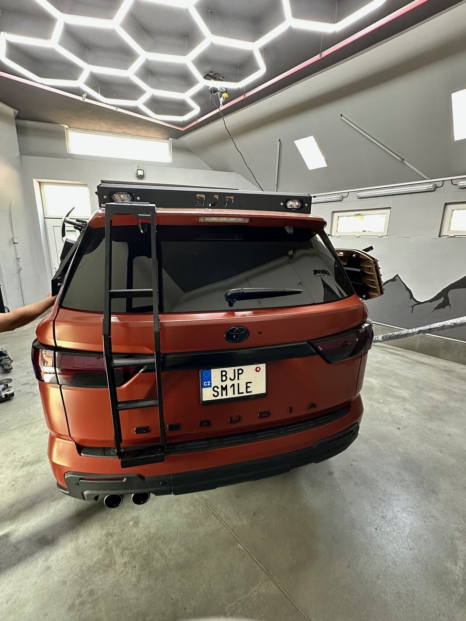 Toyota Sequoia - noční osvětlení